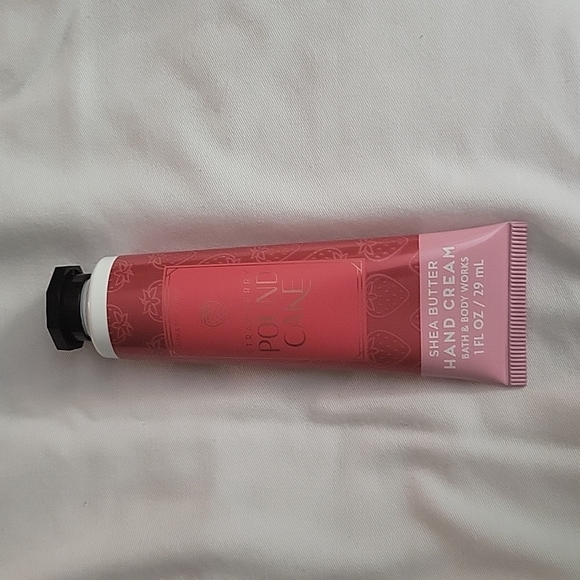 Bath and Body Works Strawberry Pound Cake 4 pc set - Picture 2 of 5